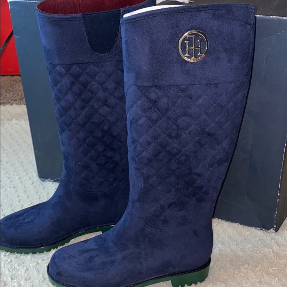 Tommy hilfilger raining boots size 6 blue color